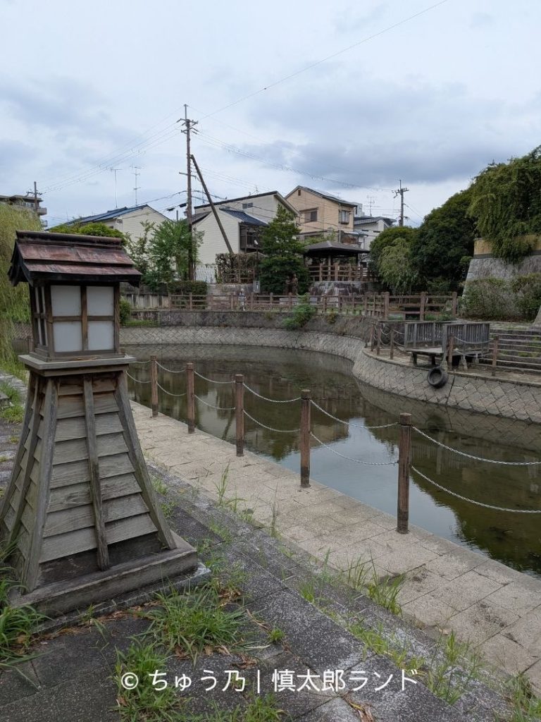寺田屋近くの伏見の水路沿いの風景。江戸時代に水運で栄えた伏見の面影を残す場所